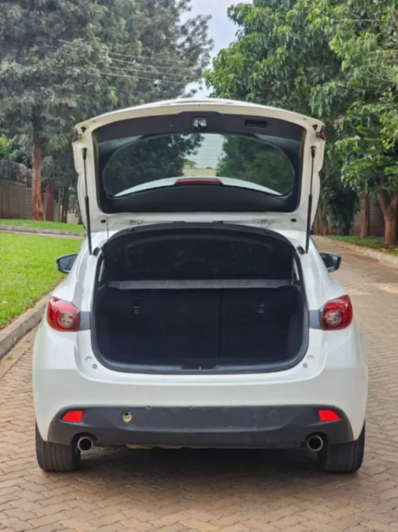 Mazda Axela    - 2015