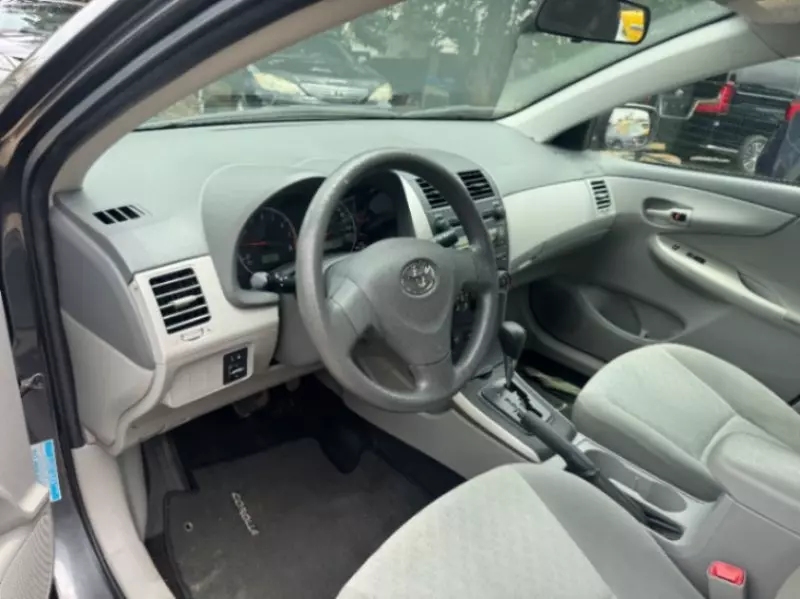 Toyota Corolla   - 2010