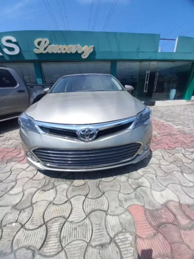 Toyota Avalon   - 2013