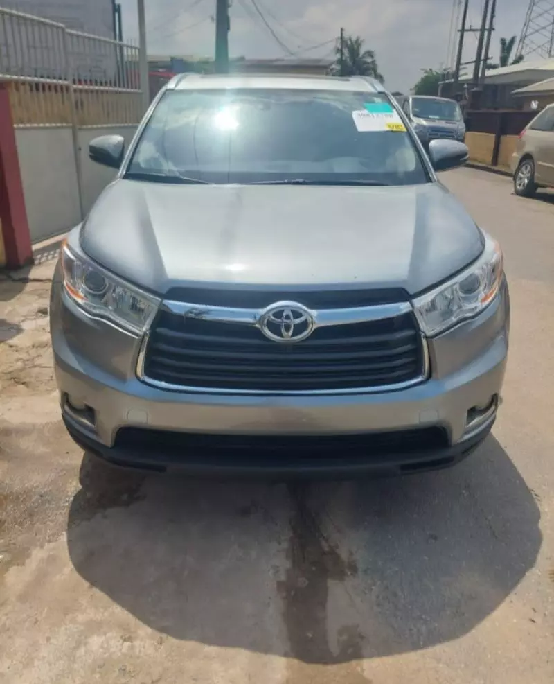 Toyota Highlander   - 2013