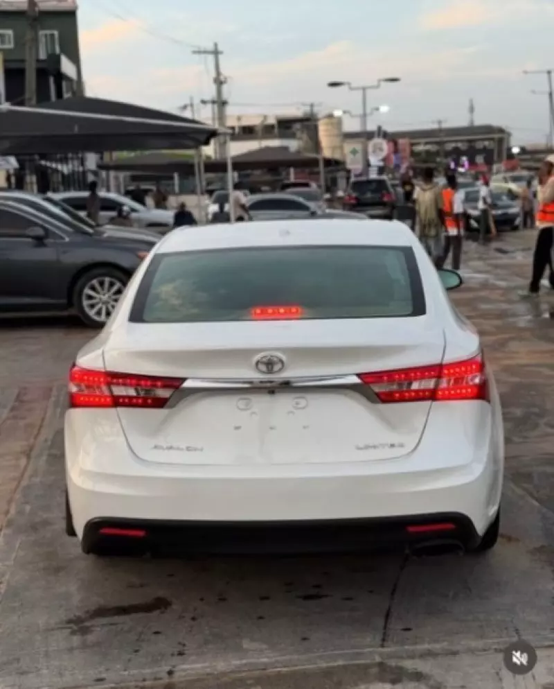 Toyota Avalon   - 2013