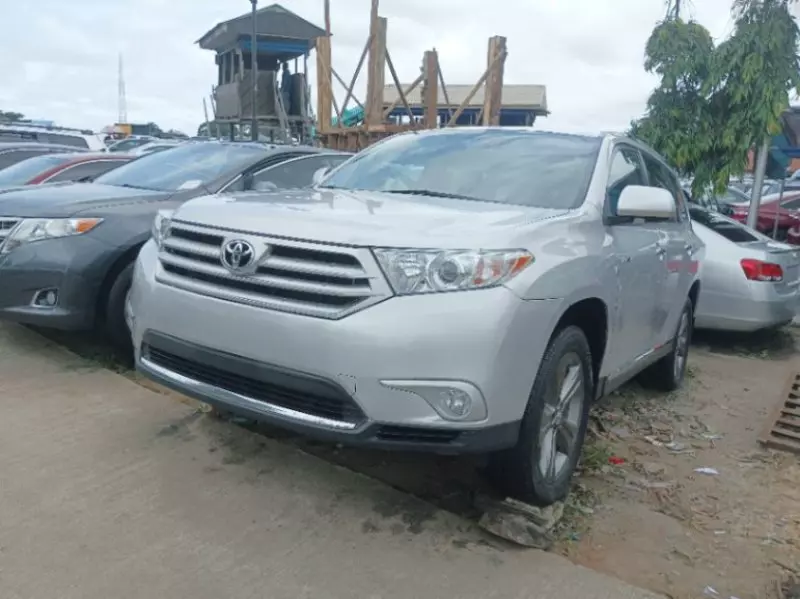 Toyota Highlander   - 2013