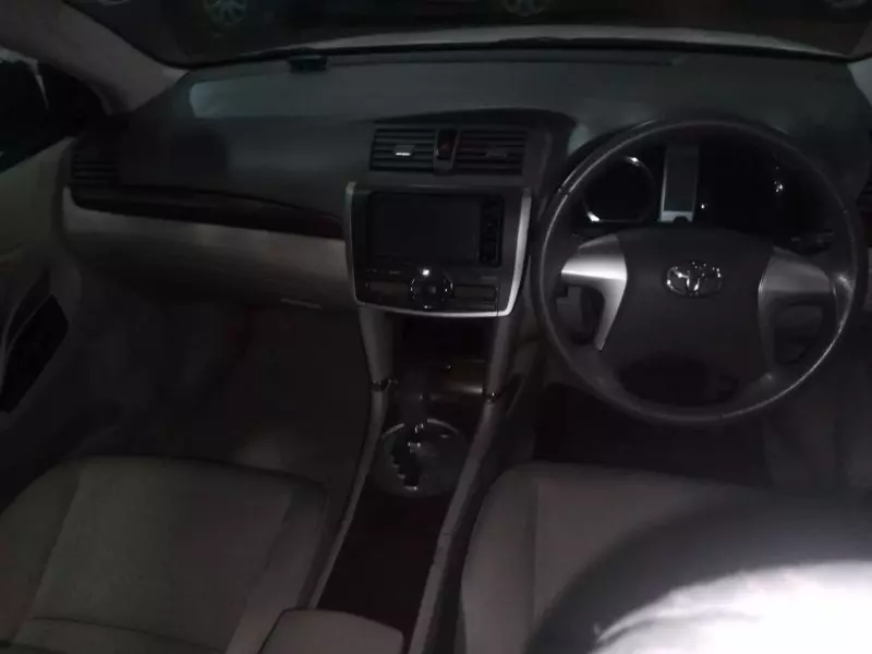 Toyota Premio    - 2010