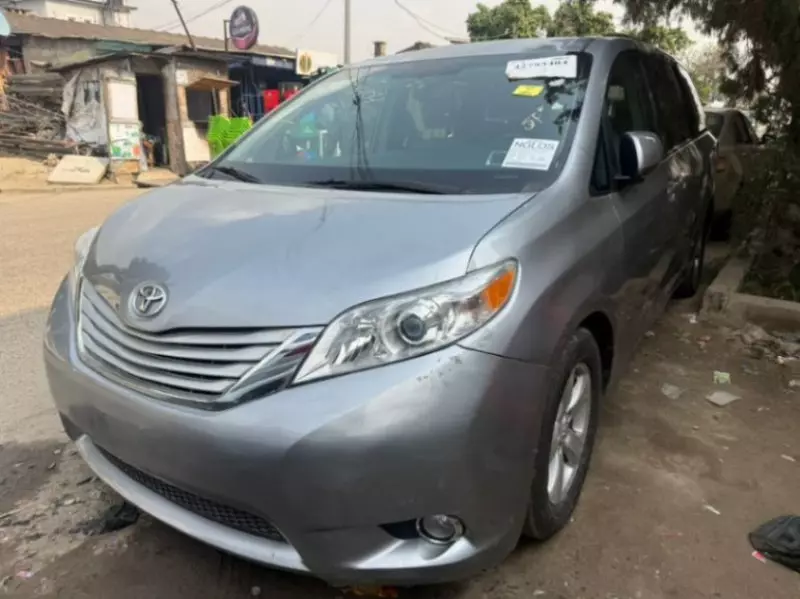 Toyota Sienna   - 2015