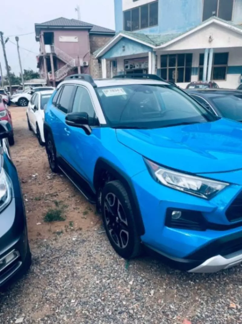 Toyota RAV 4   - 2019