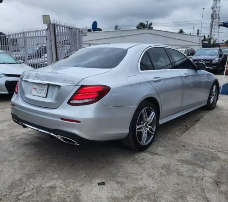 Mercedes-Benz E 300   - 2017