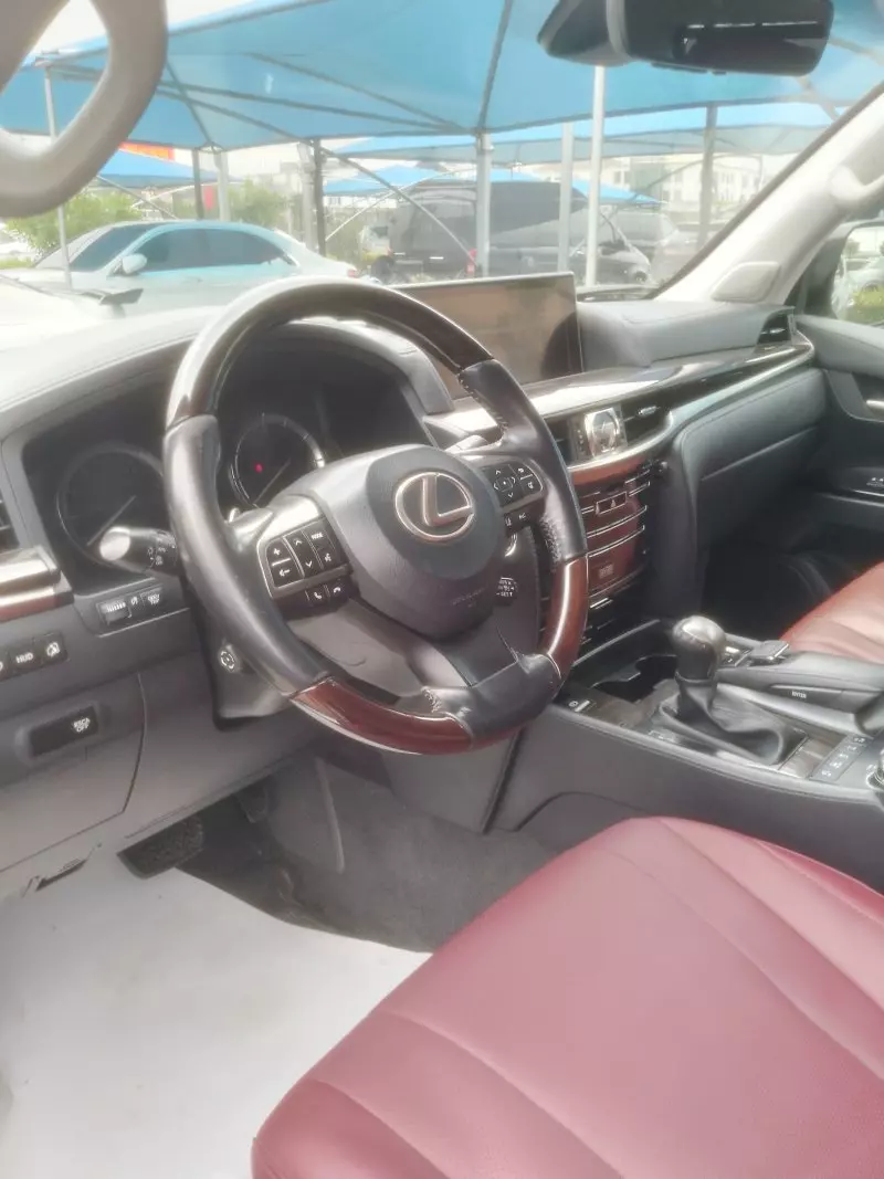 Lexus LX 570   - 2017