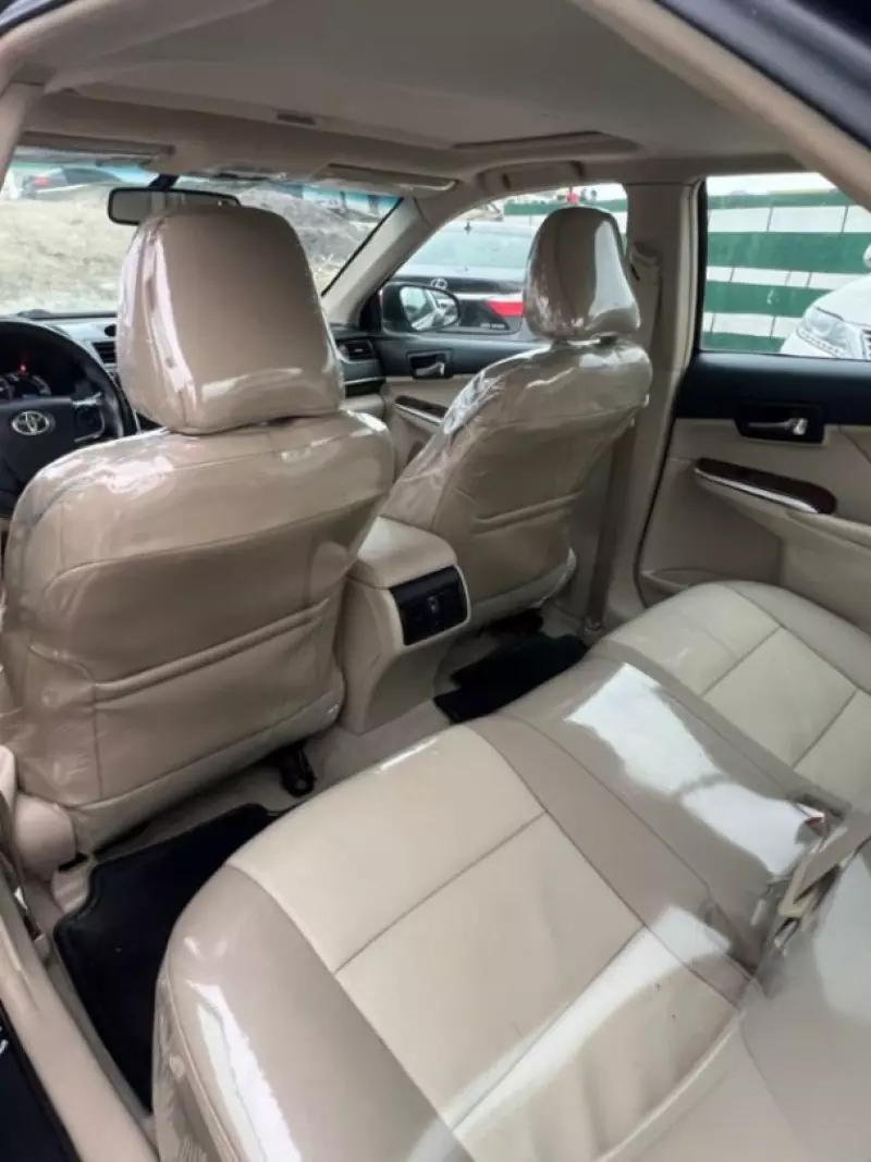 Toyota Camry   - 2012