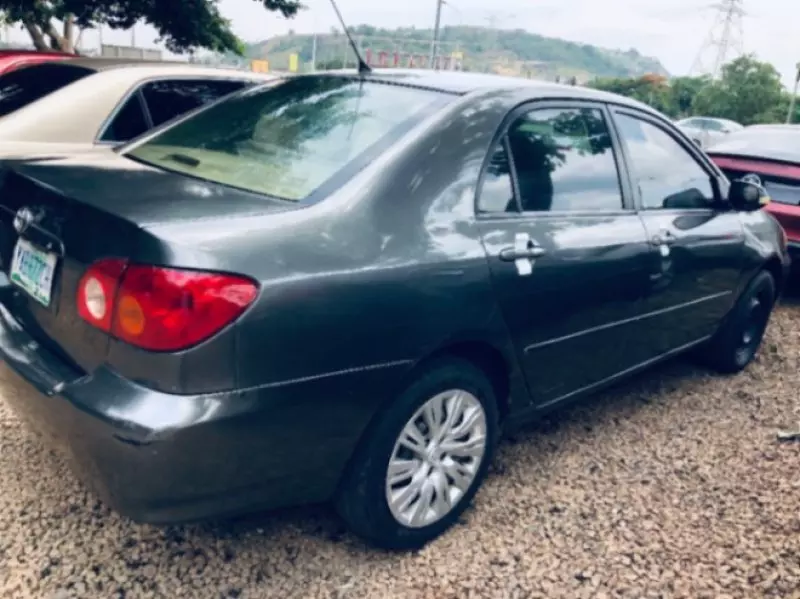 Toyota corolla   - 2005