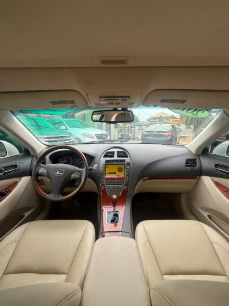 Lexus ES 350   - 2010