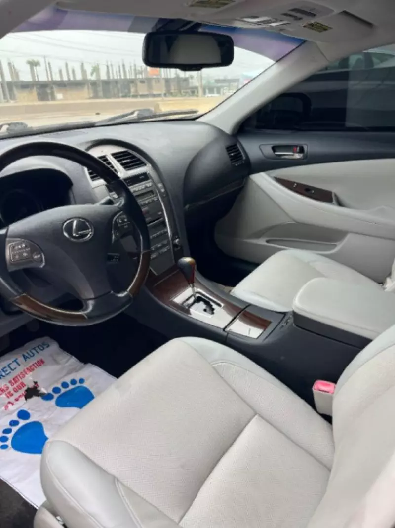 Lexus ES 350   - 2011