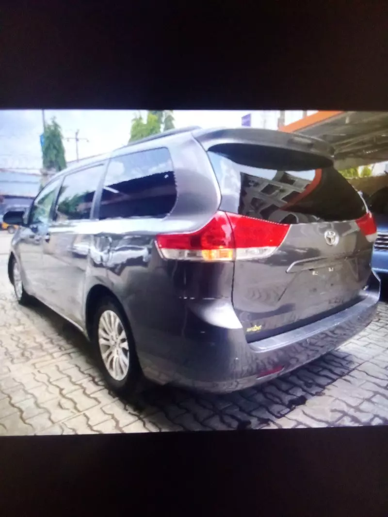 Toyota Sienna   - 2014