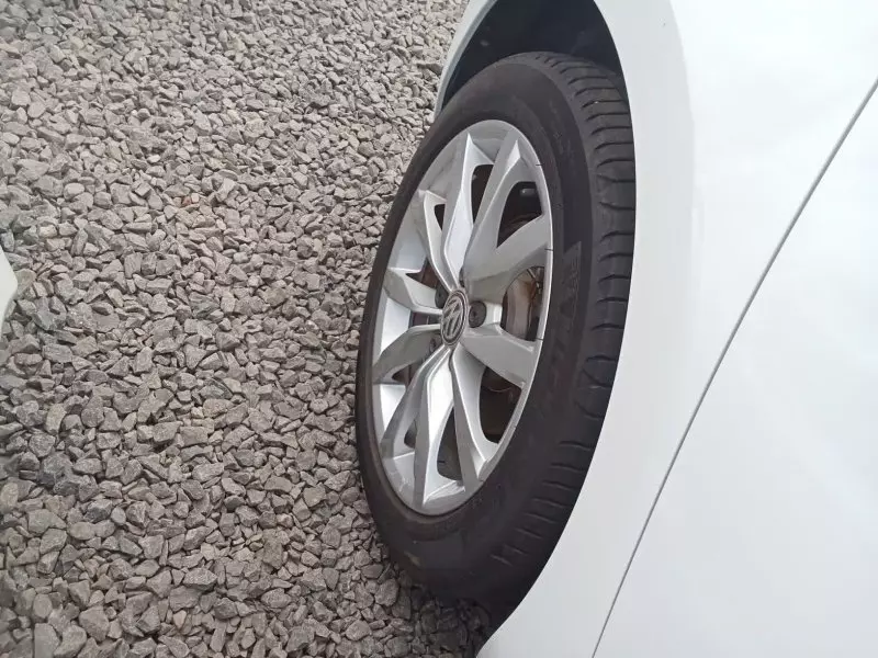 Volkswagen Golf   - 2016