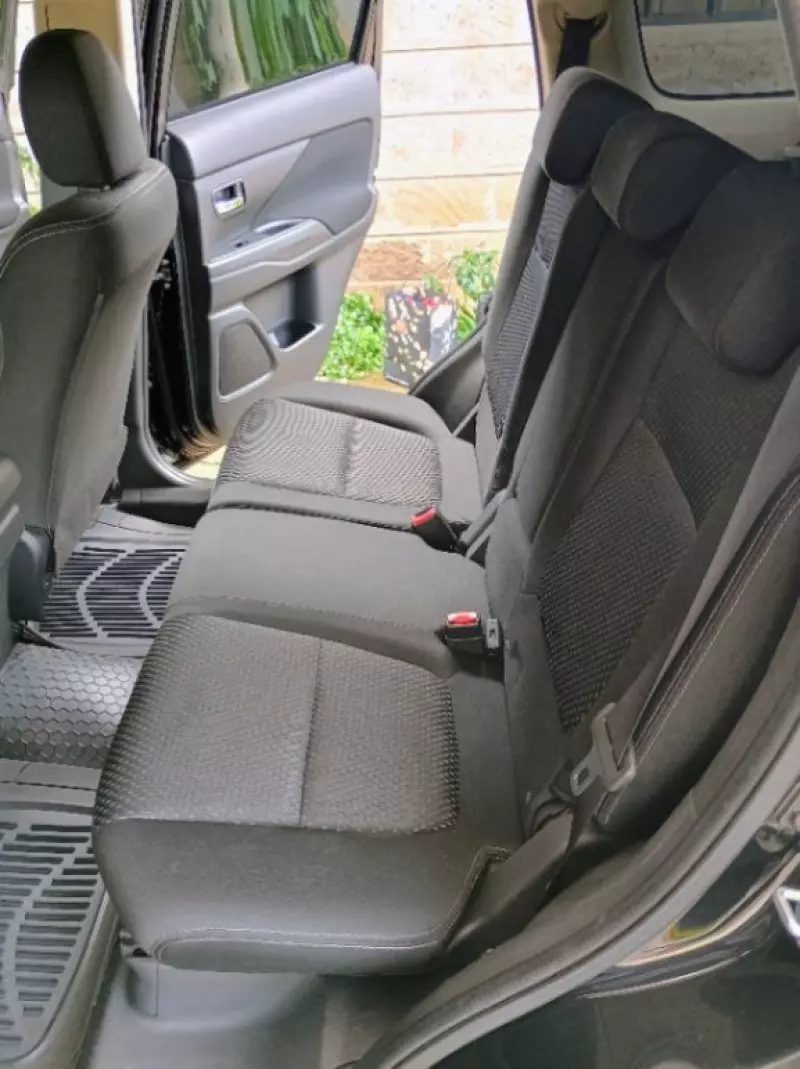 Mitsubishi OUTLANDER   - 2016