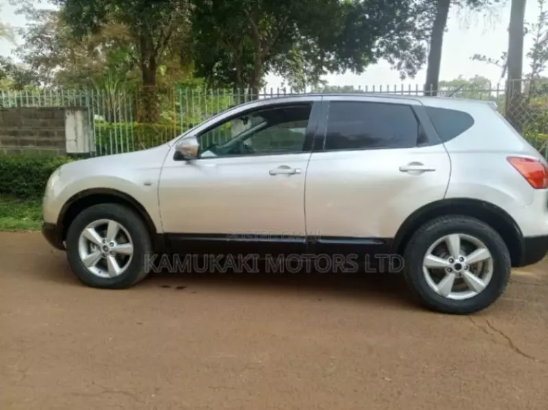Nissan Dualis    - 2014