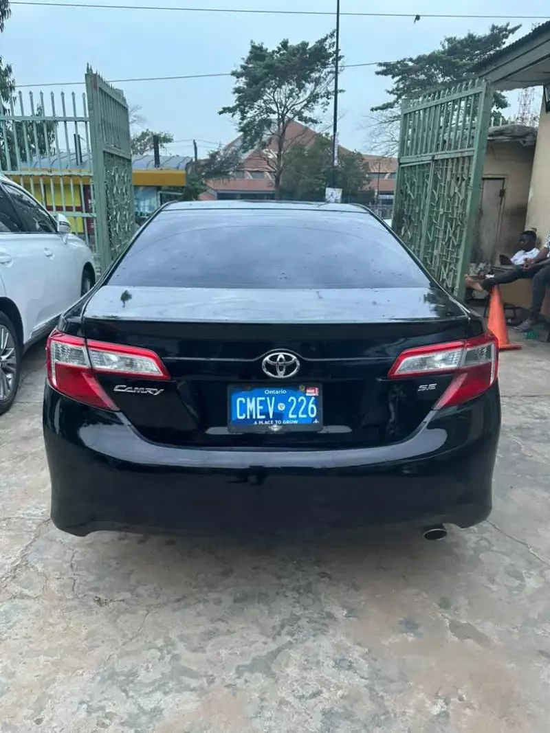 Toyota Camry   - 2013