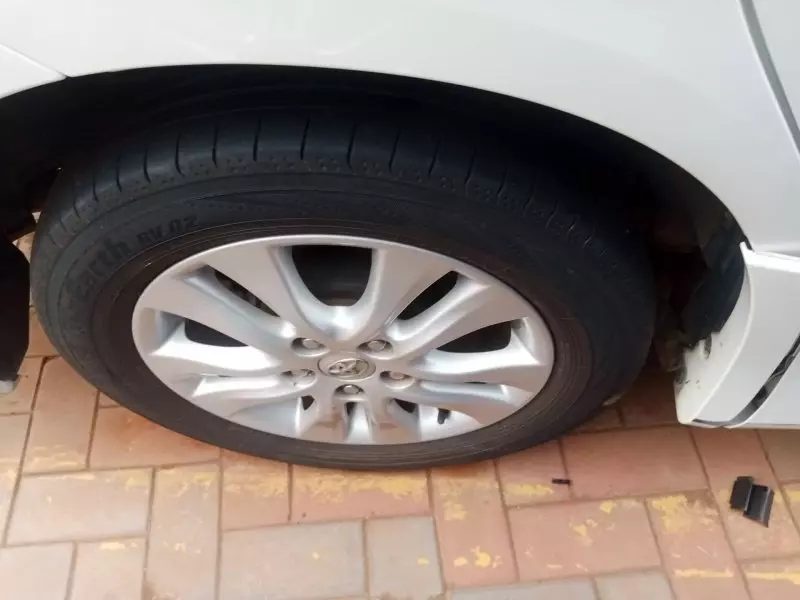 Toyota Noah   - 2012