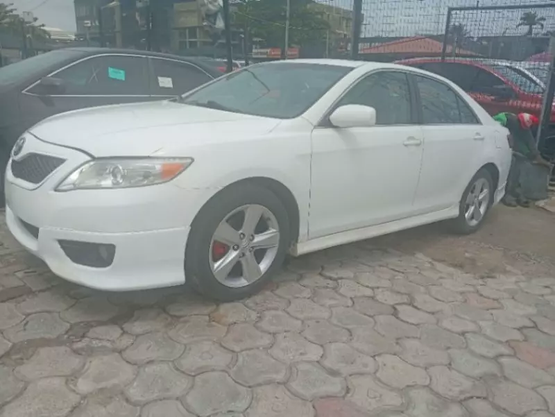 Toyota camry   - 2010