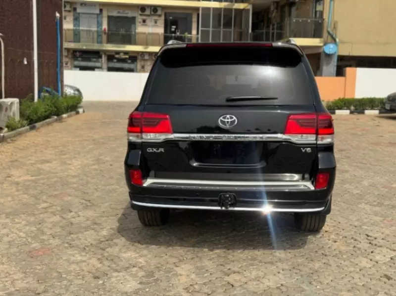 Toyota Landcruiser 300 GXR   - 2015
