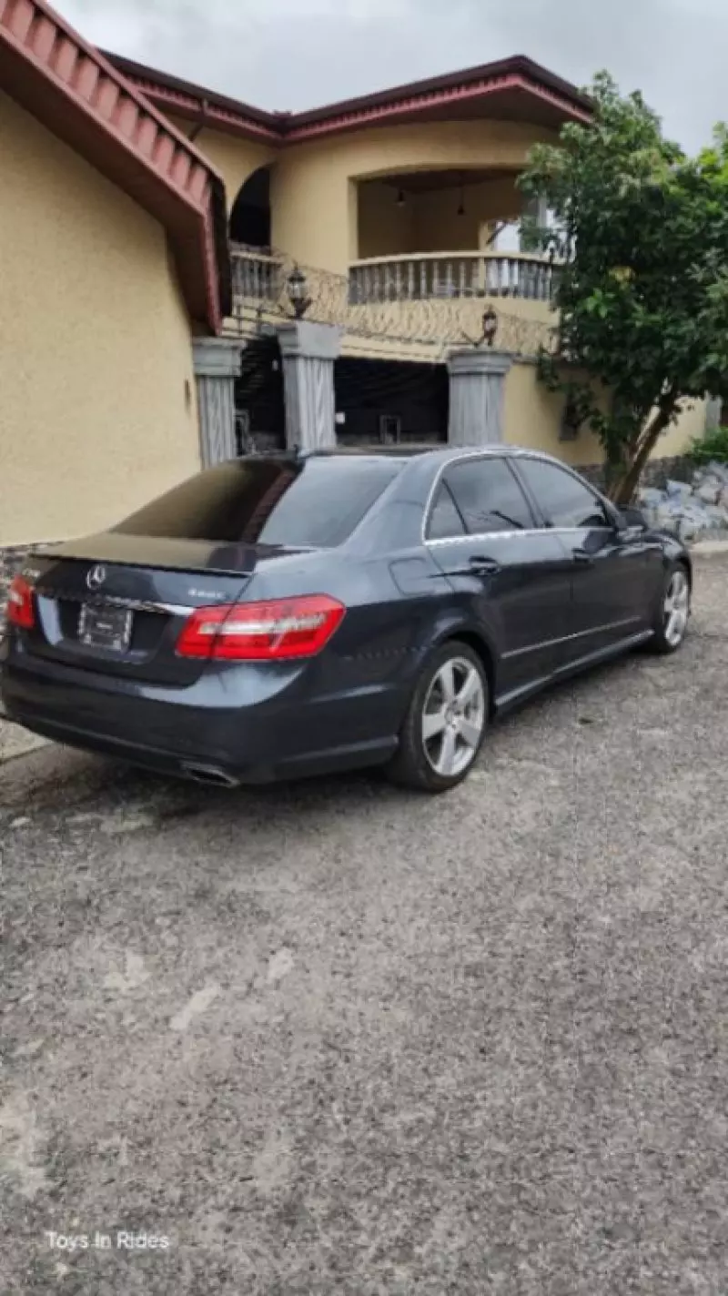 Mercedes-Benz E350   - 2012
