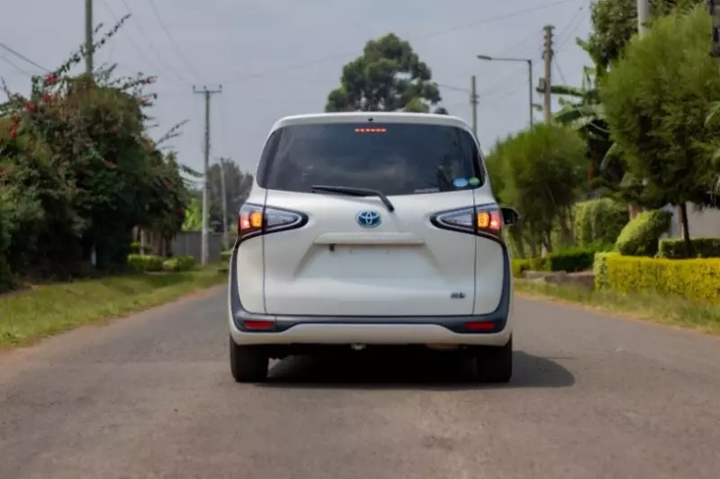 Toyota Sienta Hybrid    - 2020