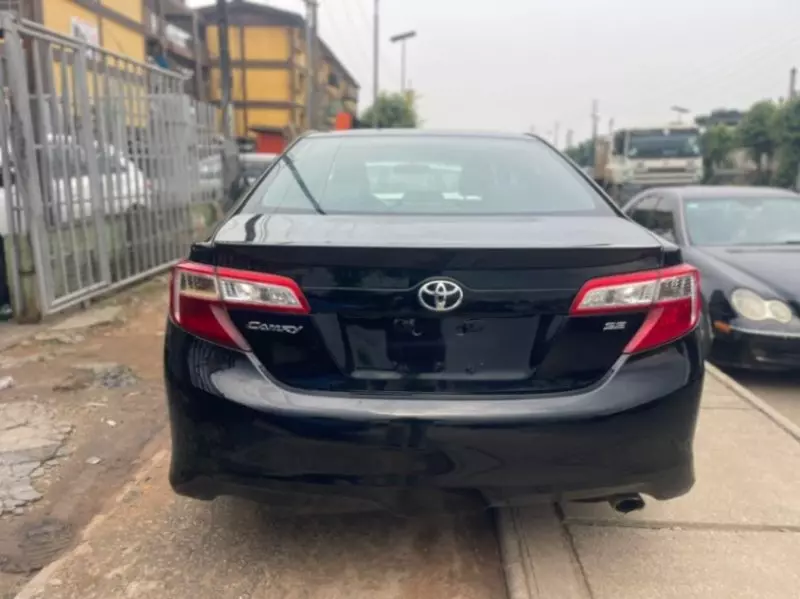 Toyota Camry   - 2014