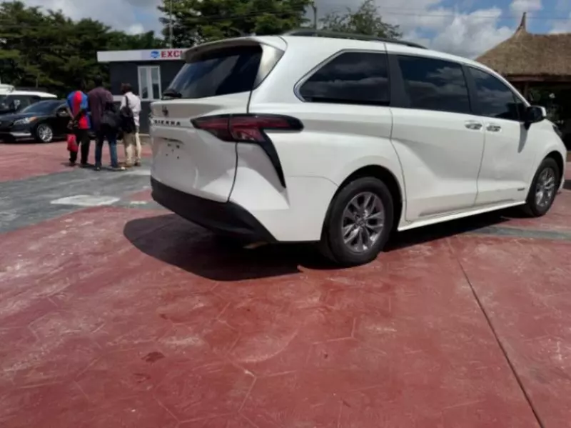 Toyota Sienna   - 2021