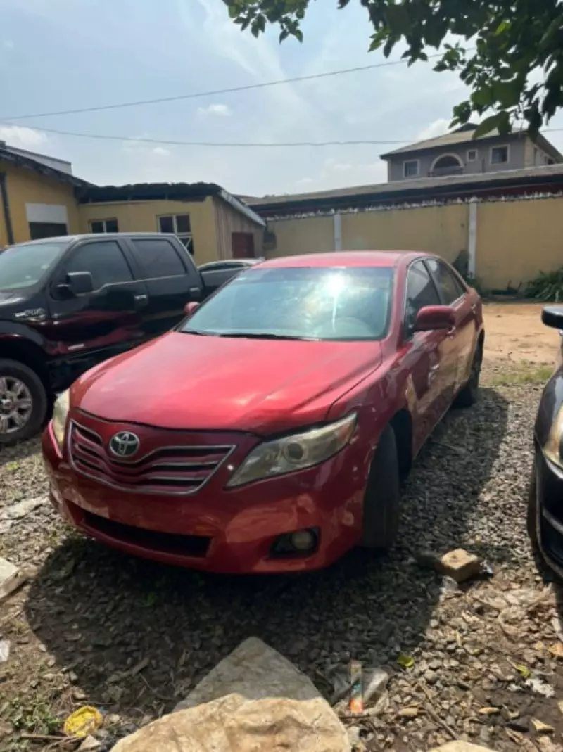 Toyota Camry   - 2010