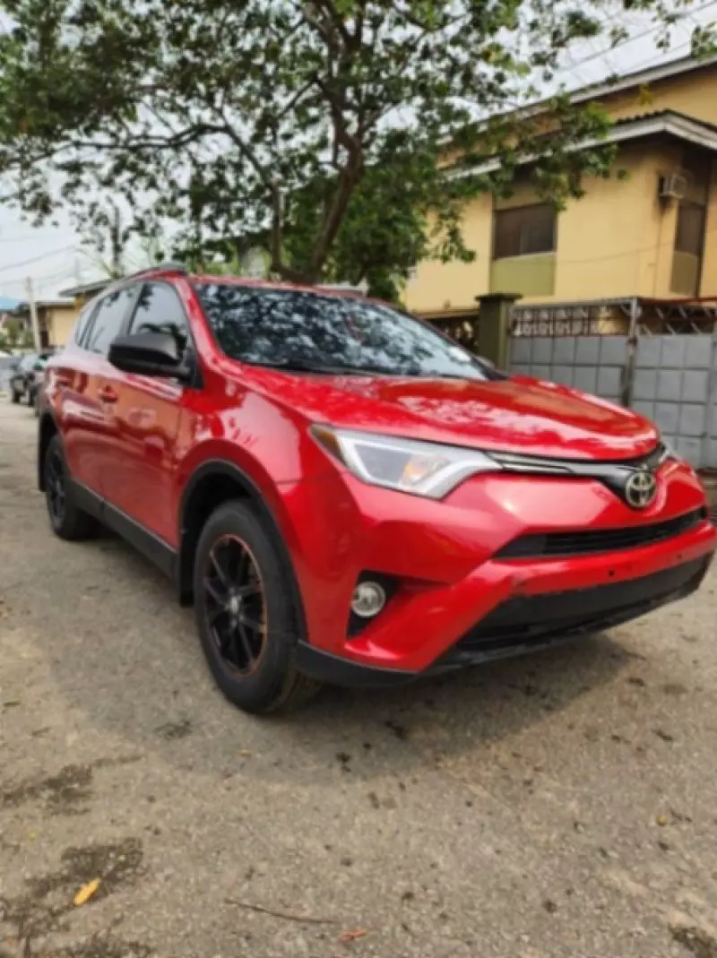 Toyota RAV 4   - 2017