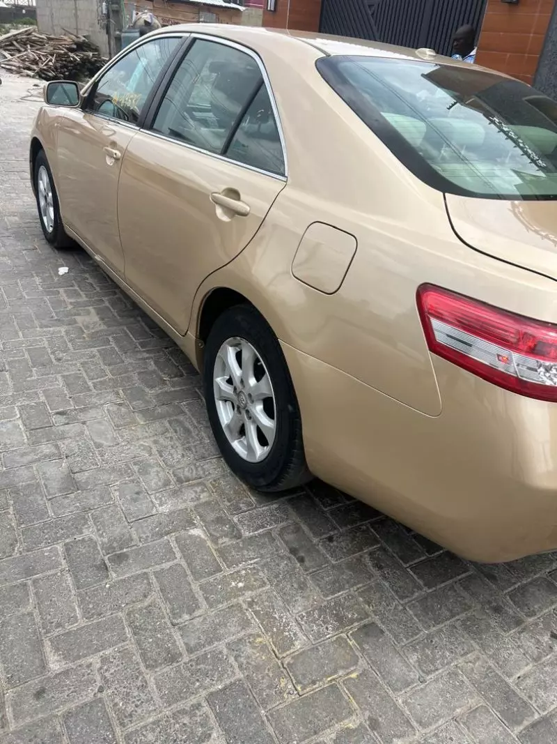 Toyota Camry   - 2011