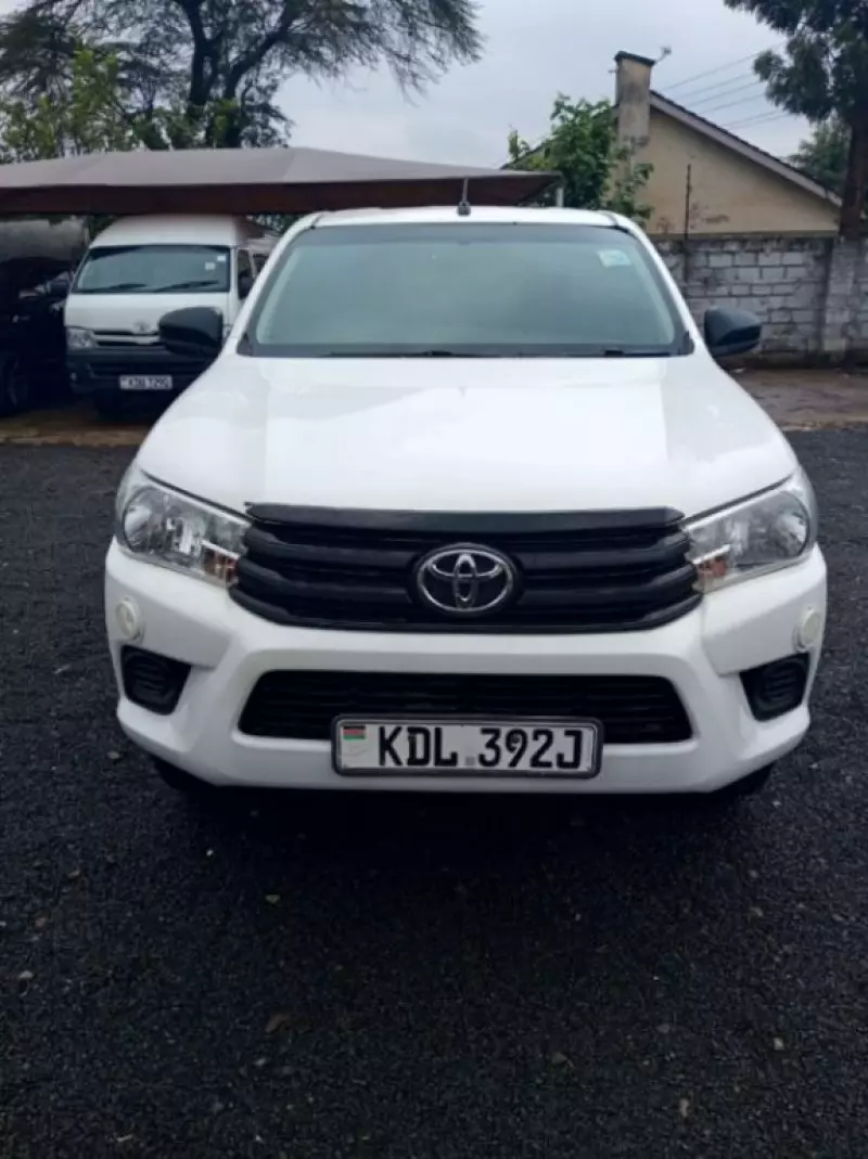 Toyota Hilux   - 2022