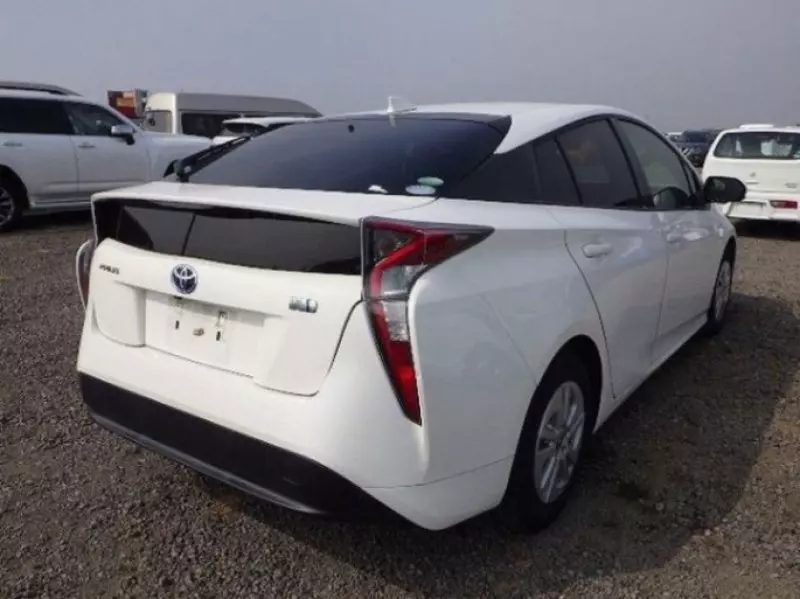 Toyota Prius   - 2018