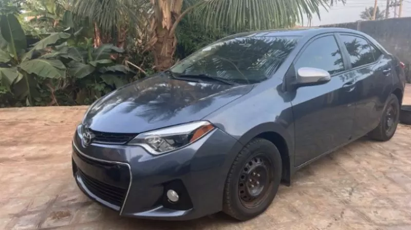 Toyota Corolla   - 2016
