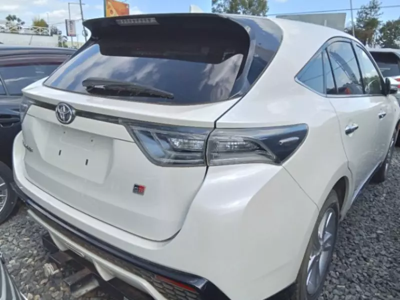 Toyota Harrier   - 2016