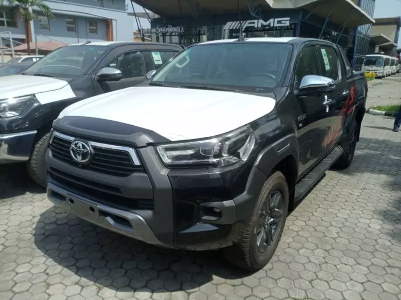 Toyota Hilux   - 2024