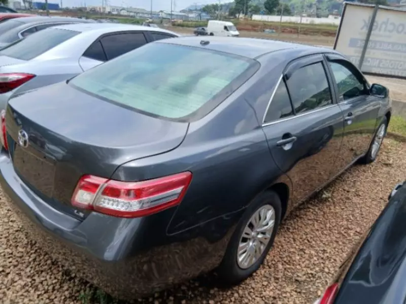 Toyota Camry   - 2010