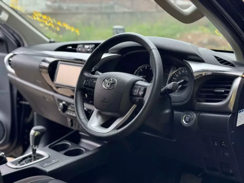 Toyota Hilux   - 2019