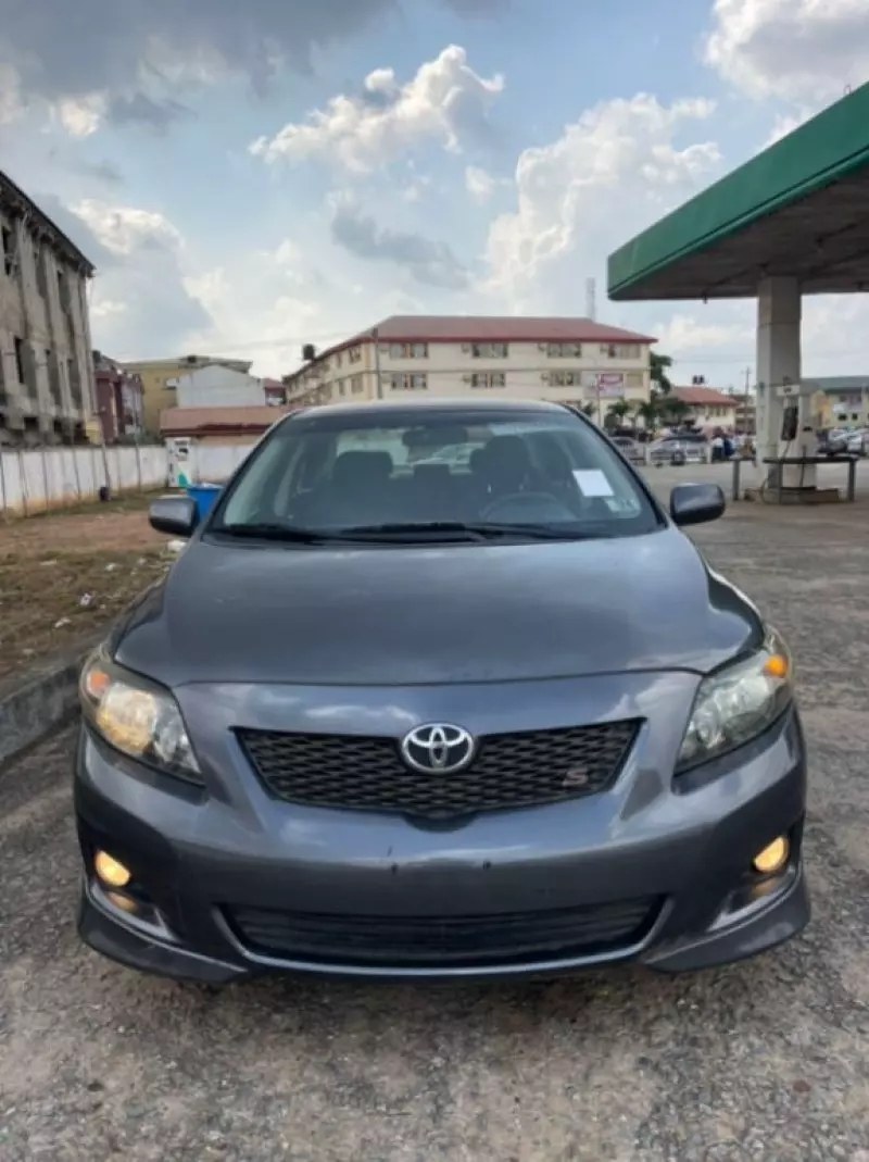 Toyota Corolla   - 2010