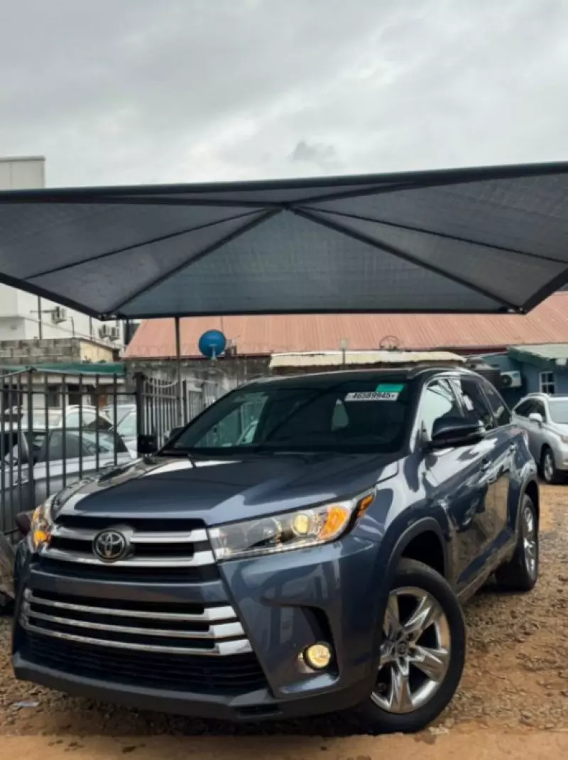 Toyota Highlander   - 2017