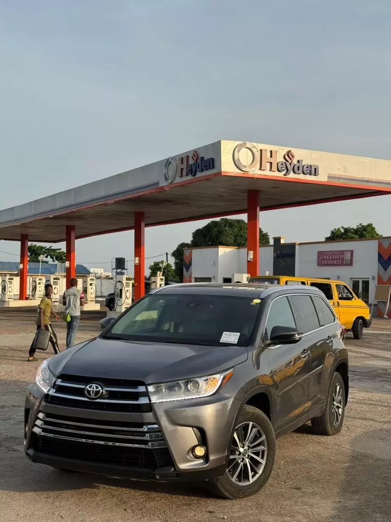 Toyota Highlander   - 2017