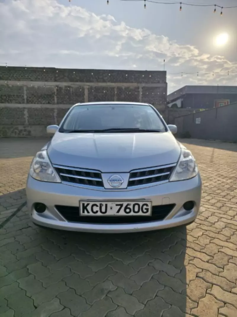 Nissan Tiida   - 2012