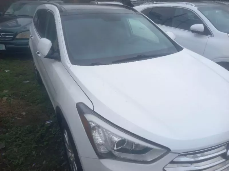 Hyundai Santa Fe   - 2015