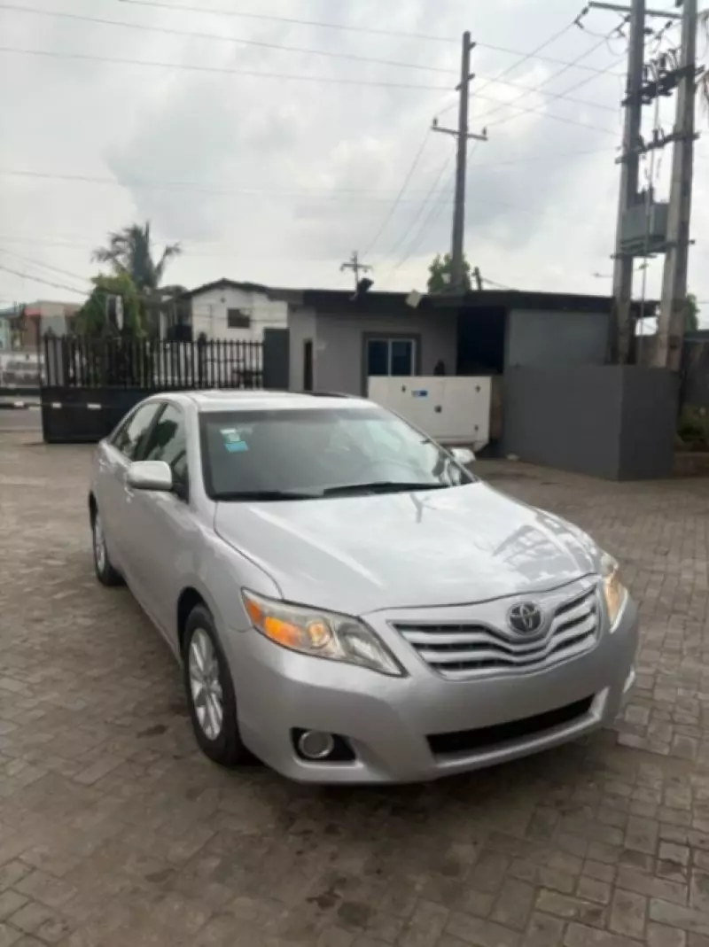 Toyota Camry   - 2011