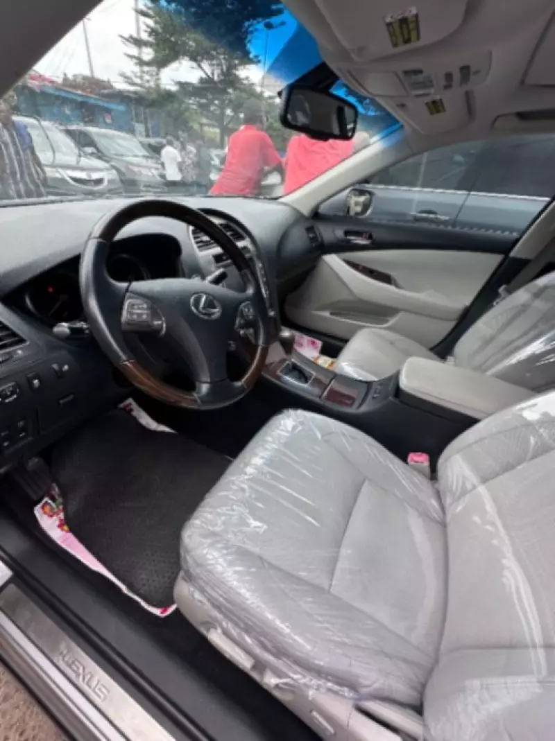 Lexus ES 350   - 2011