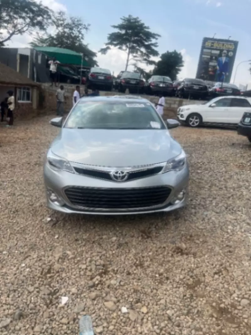 Toyota Avalon   - 2013