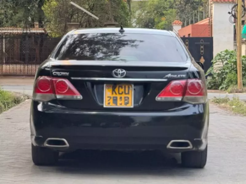 Toyota Crown   - 2012