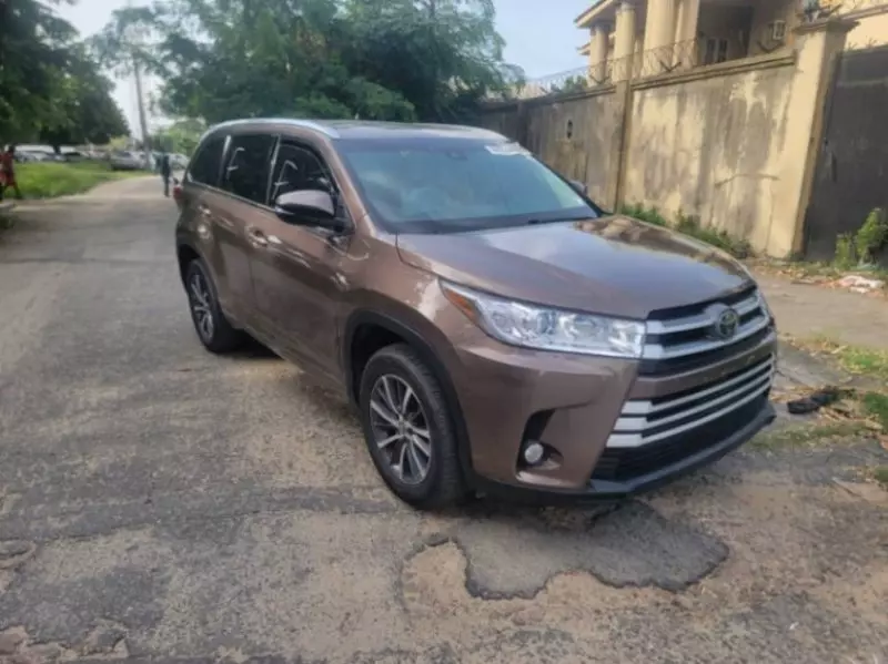 Toyota Highlander   - 2017