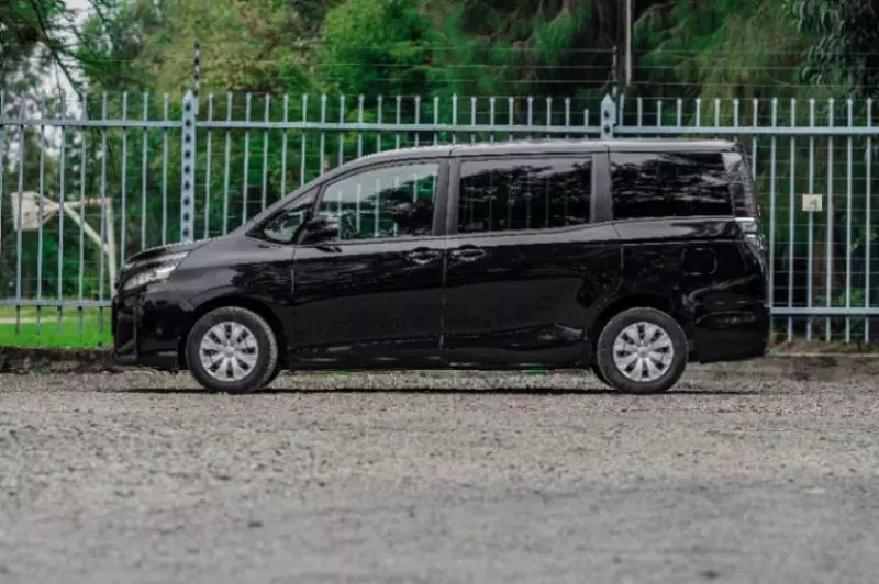 Toyota Voxy    - 2018