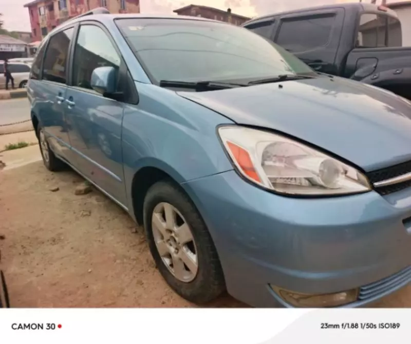 Toyota Sienna   - 2005