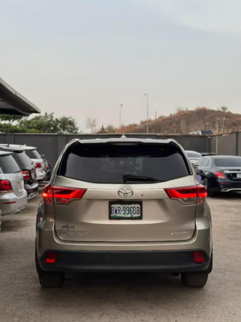 Toyota Highlander   - 2015